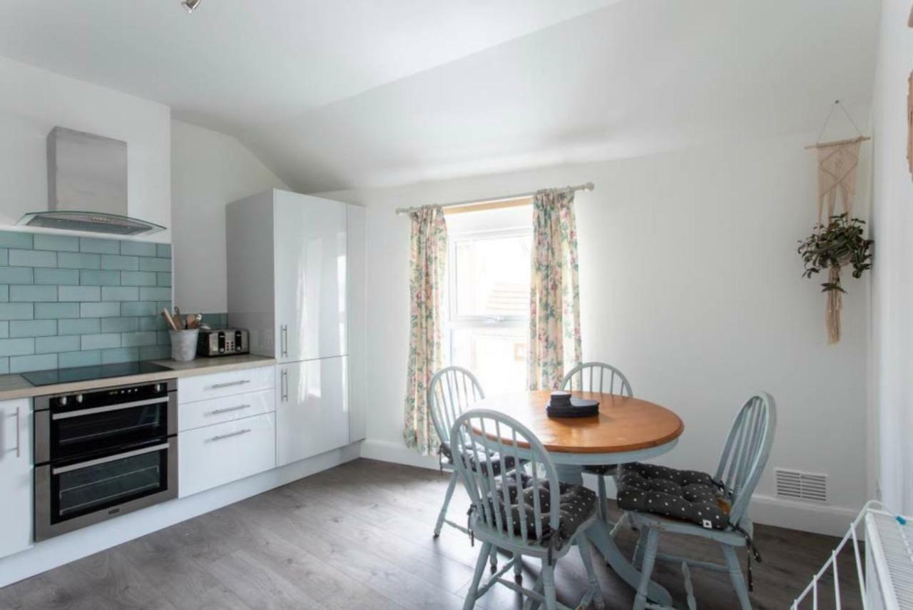 Beautiful Two Bed Mumbles Flat - With Parking Space Экстерьер фото