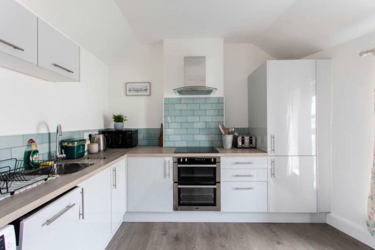 Beautiful Two Bed Mumbles Flat - With Parking Space Экстерьер фото